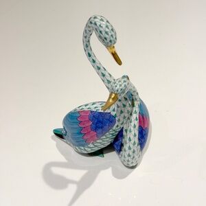 Herend Porcelain 'Pair of Swans' Figurine